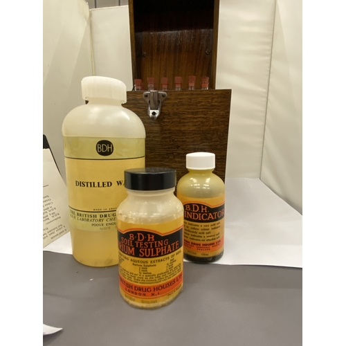 14 - A VINTAGE OAK CASED BARIUM SULPHATE SOIL TESTING OUTFIT