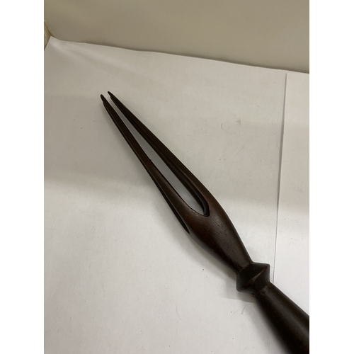 19 - A WOODEN CARVED FIJIIAN CANNIBAL FORK