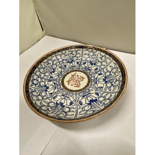 25 - A ROYAL WORCESTER, ROYAL LILY PATTERN BOWL, DIAMETER 17CM