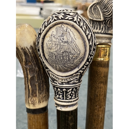 27 - THREE VINTAGE WALKING STICKS TO INCLUDE ONE WITH A YELLOW METAL COLLAR AND DOG HEAD HANDLE, ONE WITH... 