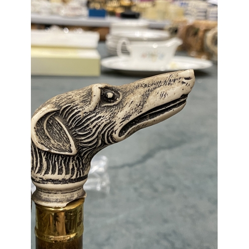 27 - THREE VINTAGE WALKING STICKS TO INCLUDE ONE WITH A YELLOW METAL COLLAR AND DOG HEAD HANDLE, ONE WITH... 