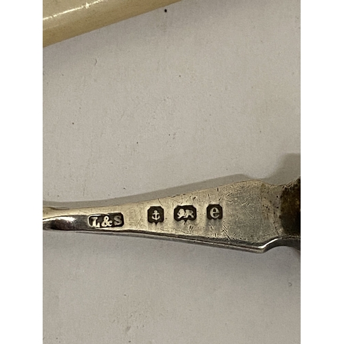 29 - A COLLECTION OF SILVER SPOONS, FORKS AND KNIVES WITH VARIOUS HALLMARKS, GROSS WEIGHT 263g