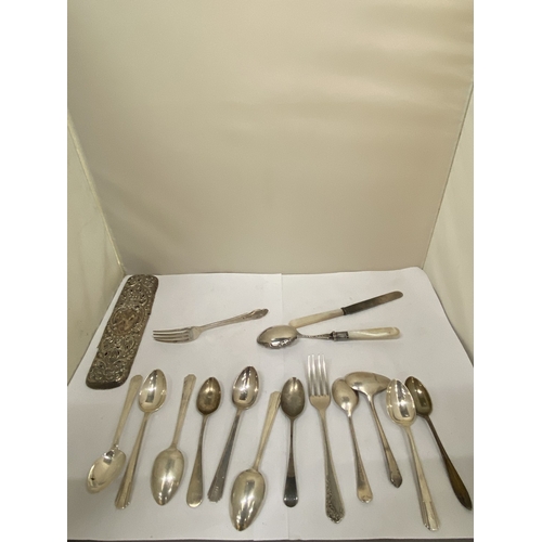 29 - A COLLECTION OF SILVER SPOONS, FORKS AND KNIVES WITH VARIOUS HALLMARKS, GROSS WEIGHT 263g