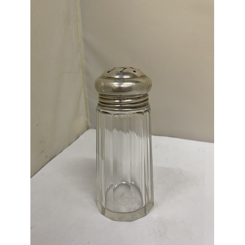 30 - A HALLMARKED BIRMINGHAM SILVER LIDDED SUGAR SIFTER