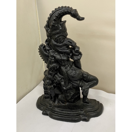 31 - A HEAVY CAST DOORSTOP OF MR PUNCH, HEIGHT 31CM
