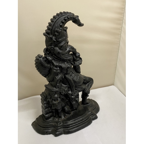 31 - A HEAVY CAST DOORSTOP OF MR PUNCH, HEIGHT 31CM