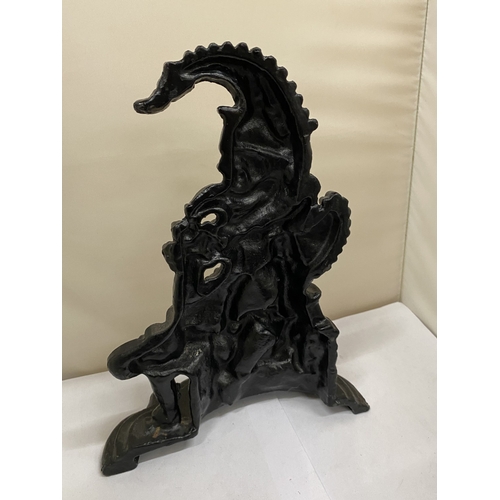 31 - A HEAVY CAST DOORSTOP OF MR PUNCH, HEIGHT 31CM