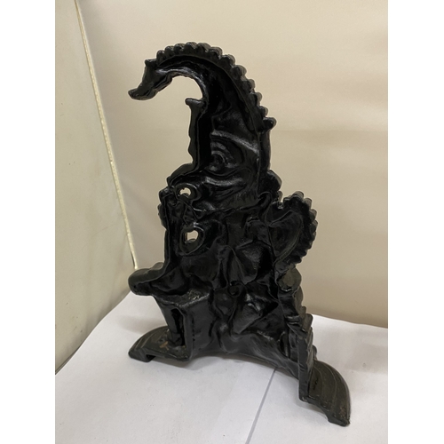 31 - A HEAVY CAST DOORSTOP OF MR PUNCH, HEIGHT 31CM