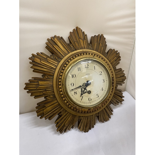 32 - A SMITHS GILT 8 DAY SUNBURST CLOCK, DIAMETER 30CM (KEY IN OFFICE)