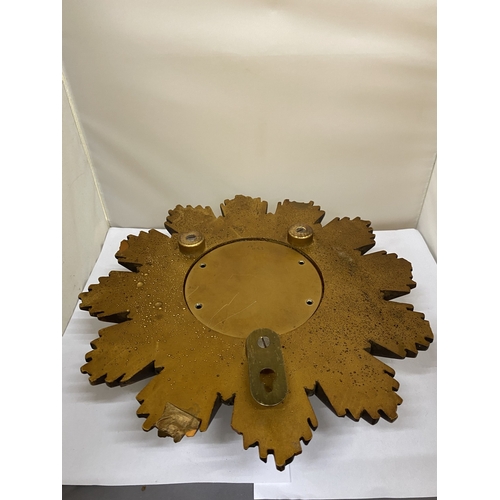 32 - A SMITHS GILT 8 DAY SUNBURST CLOCK, DIAMETER 30CM (KEY IN OFFICE)