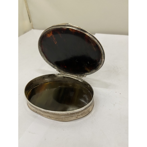 5 - AN 18TH CENTURY, GEORGIAN MOTHER 0F PEARL AND UNMARKED SILVER PIQUE SNUFF BOX