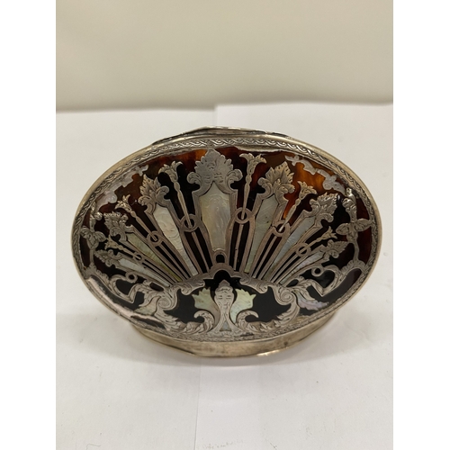 5 - AN 18TH CENTURY, GEORGIAN MOTHER 0F PEARL AND UNMARKED SILVER PIQUE SNUFF BOX