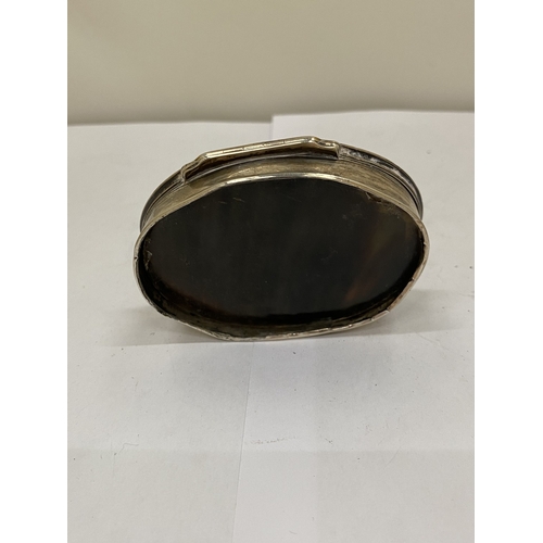 5 - AN 18TH CENTURY, GEORGIAN MOTHER 0F PEARL AND UNMARKED SILVER PIQUE SNUFF BOX