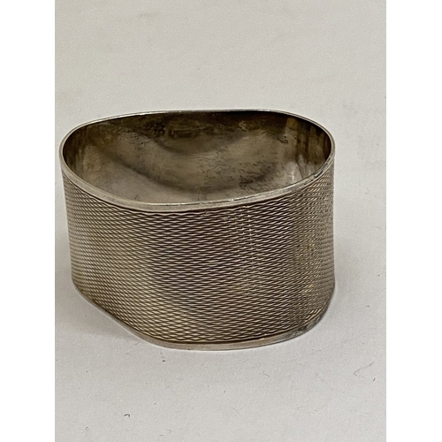 6 - FOUR HALLMARKED (THREE BIRMINGHAM, ONE CHESTER) SILVER NAPKIN RINGS, WEIGHT 77g