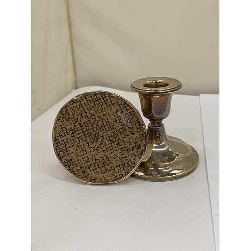 7 - A PAIR OF HALLMARKED CHESTER SILVER SNALL CANDLESTICKS WITH WEIGHTED BASES, GROSS WEIGHT 255g