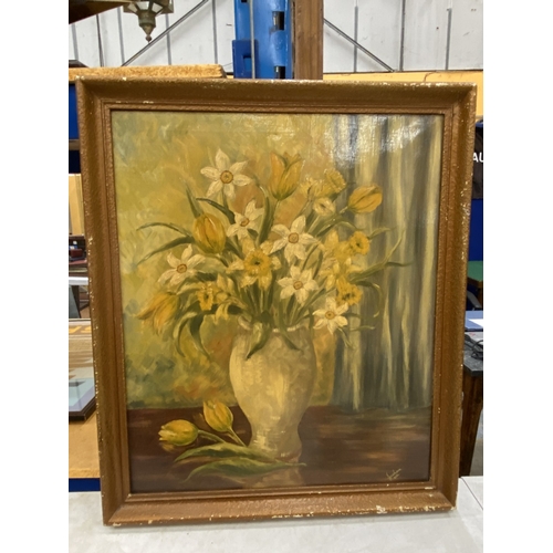 8 - A VINTAGE STILL LIFE OIL ON CANVAS PAINTING OF DAFFODILS, SIGNED JACKSON, 1951 - FRAMED, 60CM X 50CM