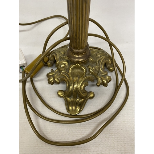 50A - A VICTORIAN STYLE LAMP IN THE MANNER OF AN OIL LAMP WITH GLASS SHADE AND CHIMNEY, HEIGHT APPROX 68CM
