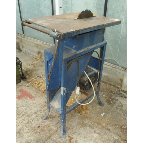 35 - A LARGE HEAVY DUTY TABLE SAW NO VAT