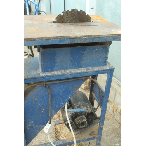 35 - A LARGE HEAVY DUTY TABLE SAW NO VAT