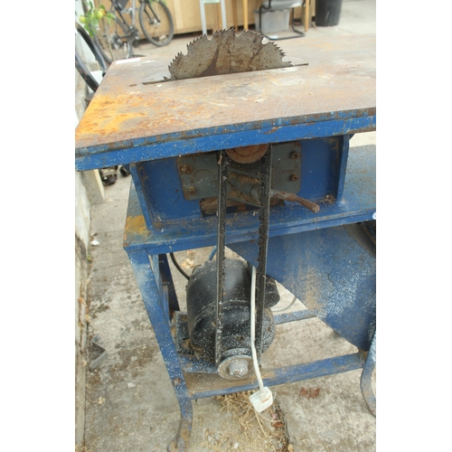 35 - A LARGE HEAVY DUTY TABLE SAW NO VAT