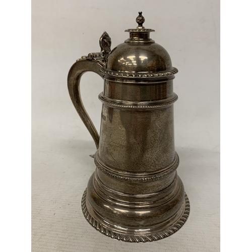 1 - A MAPPIN AND WEBB HALLMARKED LONDON SILVER LIDDED TANKARD, WEIGHT 689g
