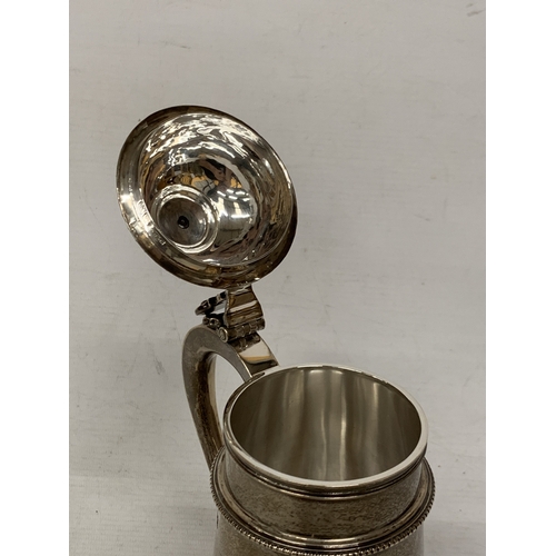 1 - A MAPPIN AND WEBB HALLMARKED LONDON SILVER LIDDED TANKARD, WEIGHT 689g
