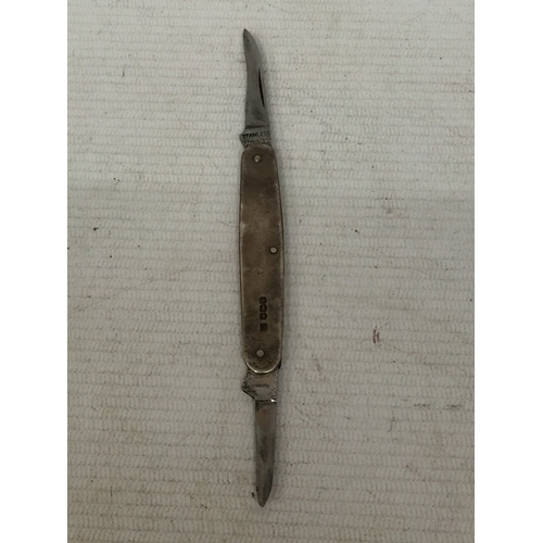 22 - A HALLMARKED SHEFFIELD SILVER AND MOTHER OF PEARL FRUIT KNIFE