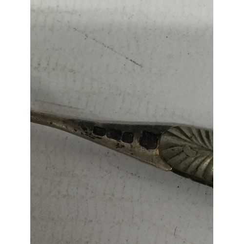 26 - A HALLMARKED SILVER AND MOTHER OF PEARL HANDLED BUTTON HOOK