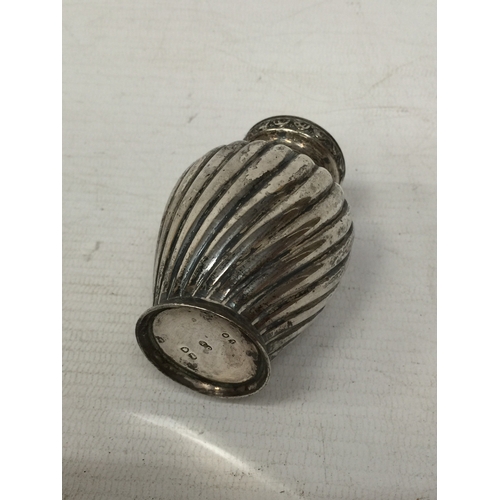35 - A HALLMARKED LONDON SILVER PEPPERETTE