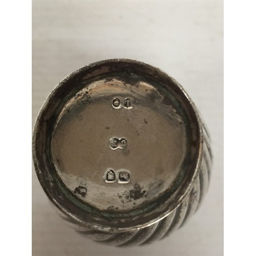 35 - A HALLMARKED LONDON SILVER PEPPERETTE