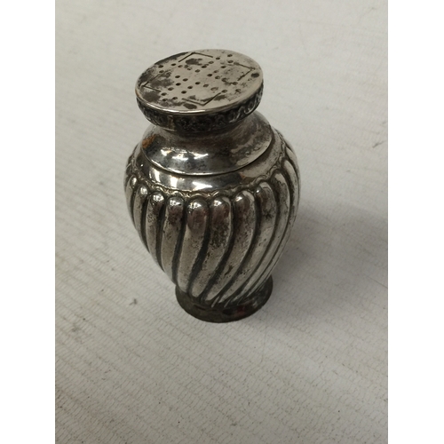 35 - A HALLMARKED LONDON SILVER PEPPERETTE