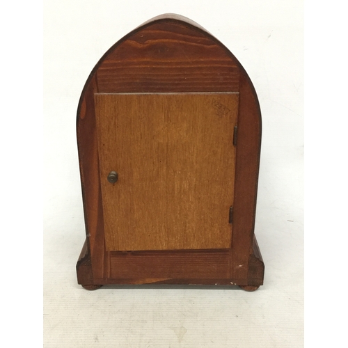 9 - A VINTAGE OAK, GOTHIC STYLE CHIMING MANTLE CLOCK, WITH A PRESENTATION PLAQUE TO THE FRONT FOR 1920