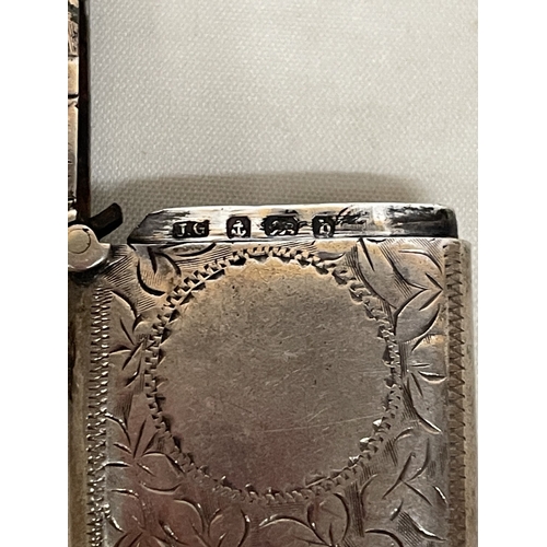 19 - A HALLMARKED BIRMINGHAM SILVER VESTA CASE, WEIGHT 15g
