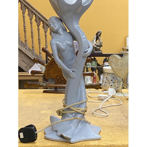 50 - AN ART DECO STYLE CERAMIC TABLE LAMP OF A MERMAID WITH ETCHED GLASS SHADE