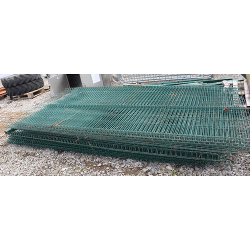 A QUANTITY OF MESH PROFILE FENCING AND 31 POSTS NO VAT