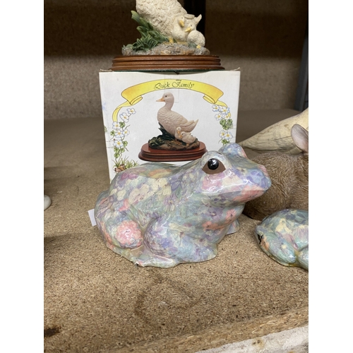 A LARGE COLLECTION OF ANIMAL FIGURINES TO INCLUDE BIRS, FROGS, BUNNIES ETC