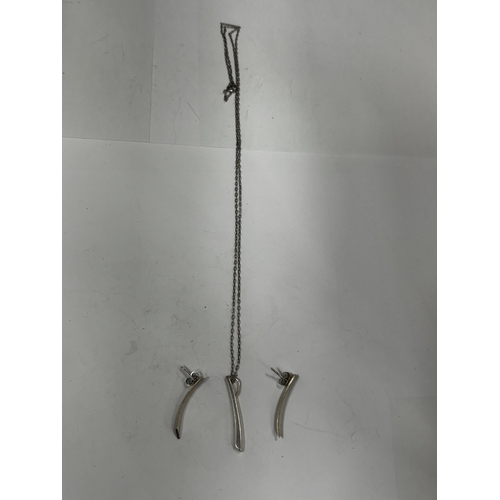 641 - A SILVER NECKLACE AND MATCHING EARRING SET