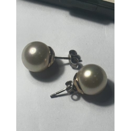 699 - A MARKED SILVER NECKLACE WITH PENDANT AND A PAIR OF MARKED SILVER LARGE SOLITAIRE PEARL EARRINGS WIT... 