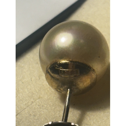 699 - A MARKED SILVER NECKLACE WITH PENDANT AND A PAIR OF MARKED SILVER LARGE SOLITAIRE PEARL EARRINGS WIT... 