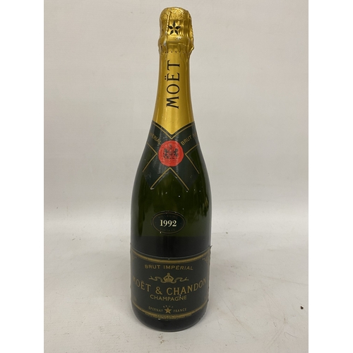 339 - A 1992 GREEN LABEL BOTTLE OF MOET & CHANDON BRUT IMPERIAL CHAMPAGNE