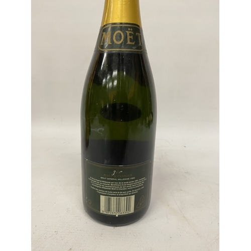 339 - A 1992 GREEN LABEL BOTTLE OF MOET & CHANDON BRUT IMPERIAL CHAMPAGNE
