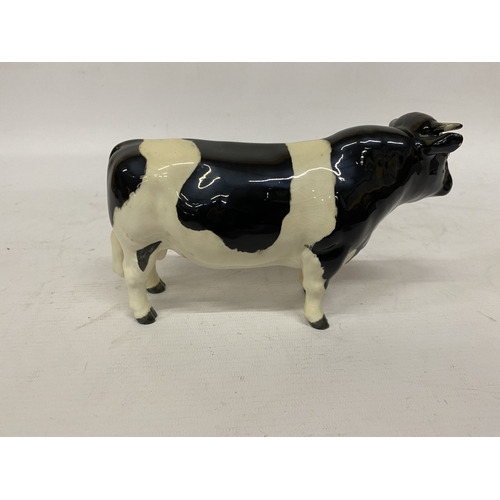 1013 - A BESWICK FRIESIAN BULL 