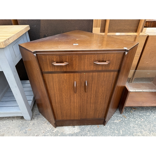 2575 - A G PLAN E GOMME CORNER BUREAU, 38.5