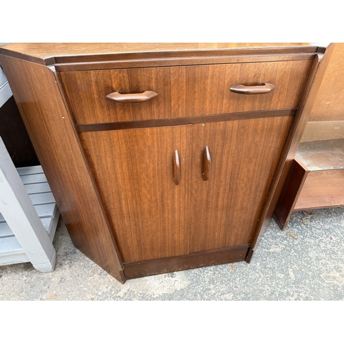 2575 - A G PLAN E GOMME CORNER BUREAU, 38.5