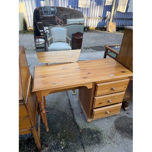 2583 - A PINE SINGLE PEDESTAL DRESSING TABLE
