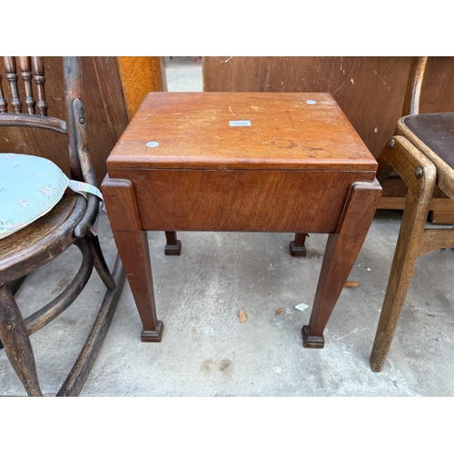 2590 - AN EDWARDIAN MAHOGANY SEWING BOX/STOOL ON TAPERING LEGS