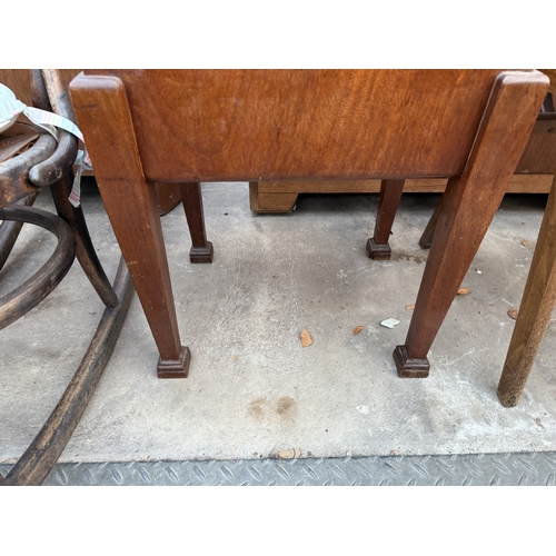 2590 - AN EDWARDIAN MAHOGANY SEWING BOX/STOOL ON TAPERING LEGS