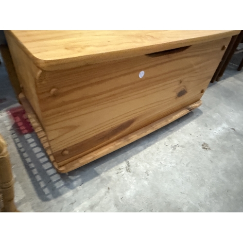 2684 - A PINE BLANKET CHEST, 28.5