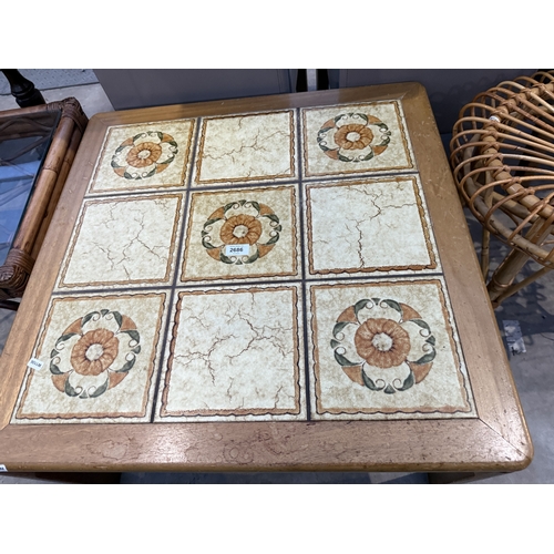 2686 - A RETRO TEAK COFFEE TABLE WITH TILED TOP, 28