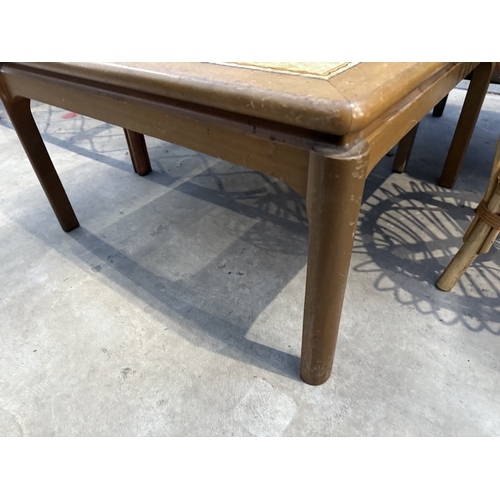 2686 - A RETRO TEAK COFFEE TABLE WITH TILED TOP, 28